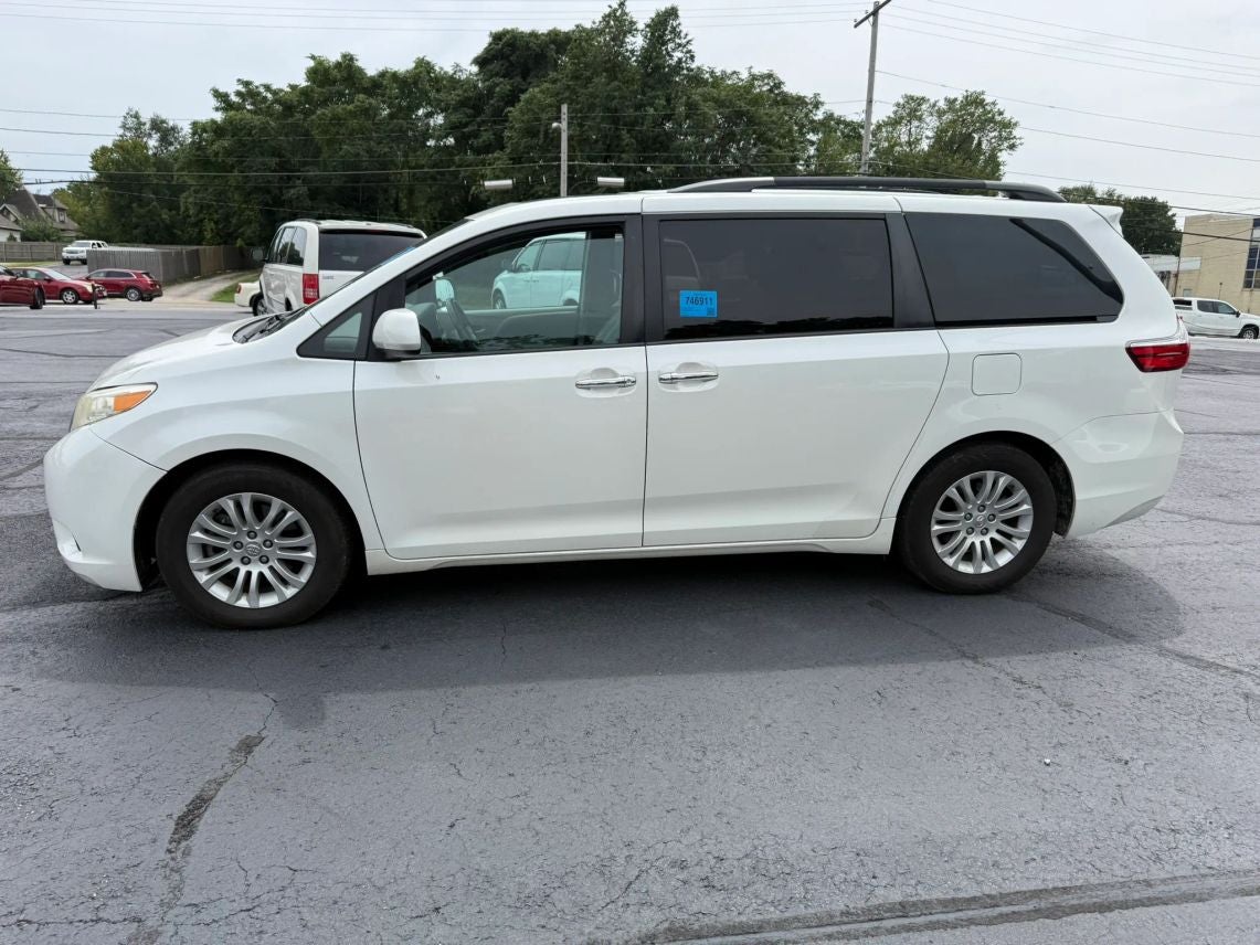 2017 Toyota Sienna XLE Minivan 4D