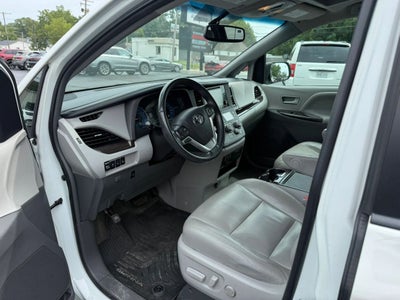 2017 Toyota Sienna XLE Minivan 4D
