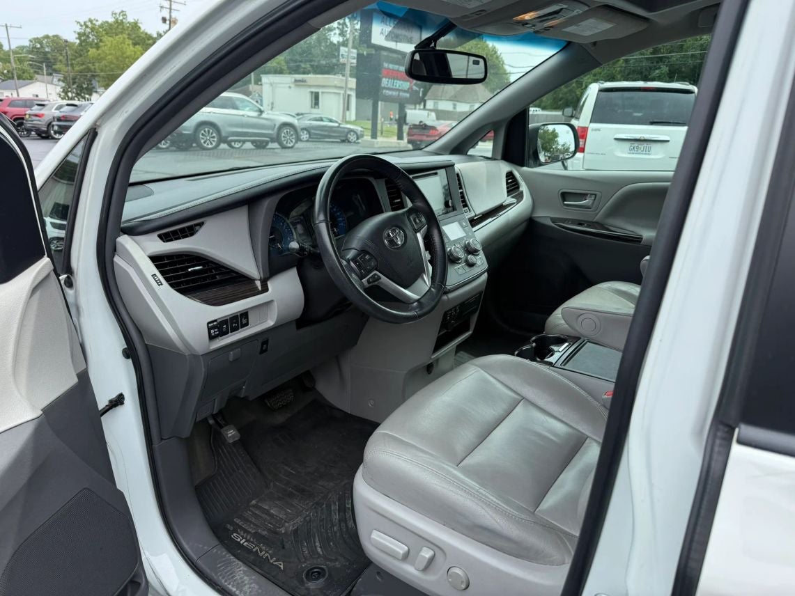 2017 Toyota Sienna XLE Minivan 4D