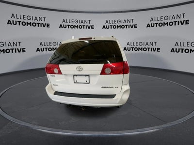 2008 Toyota Sienna LE Minivan 4D