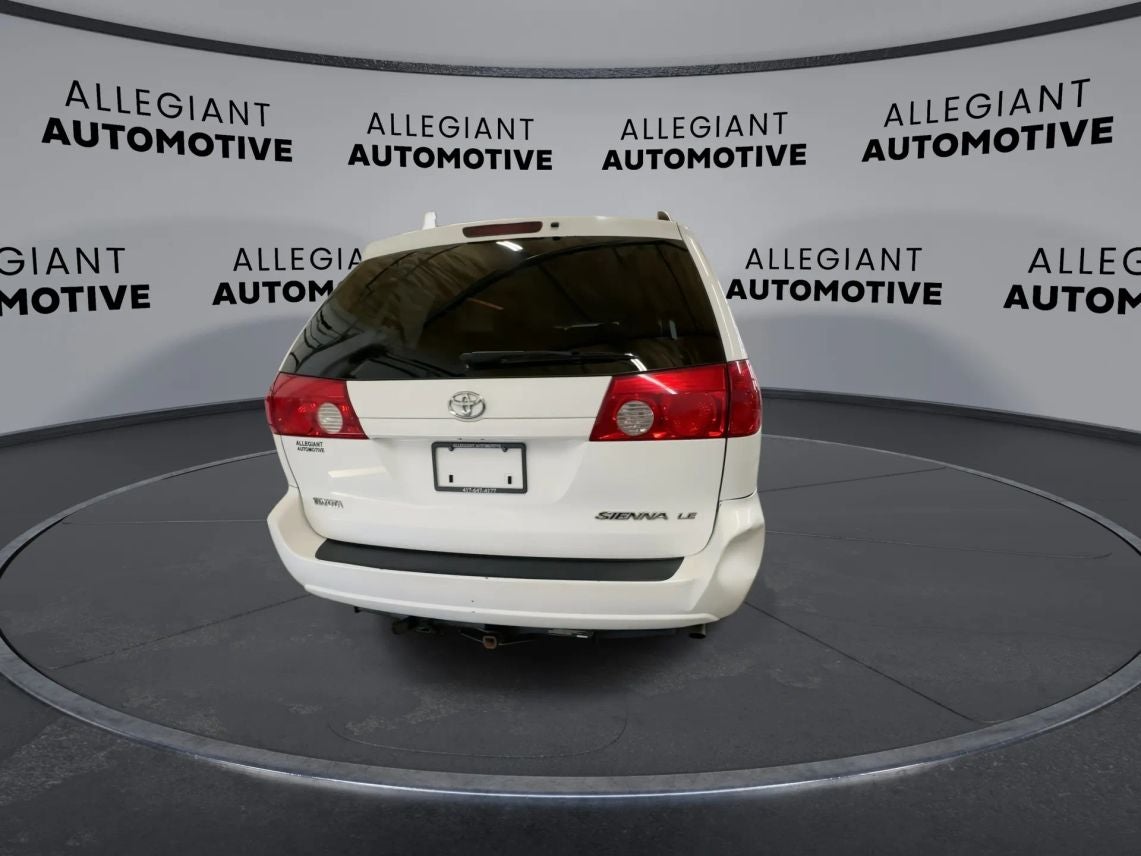 2008 Toyota Sienna LE Minivan 4D