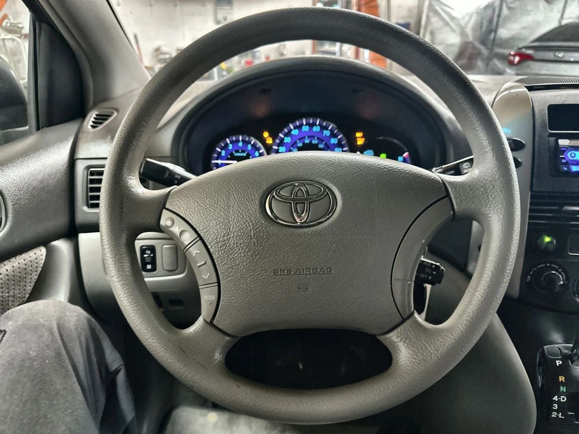 2008 Toyota Sienna LE Minivan 4D