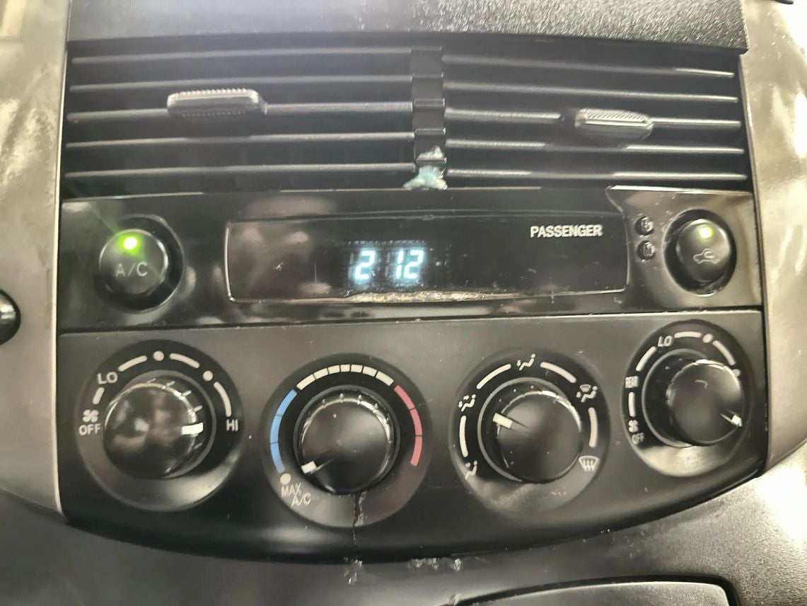2008 Toyota Sienna LE Minivan 4D