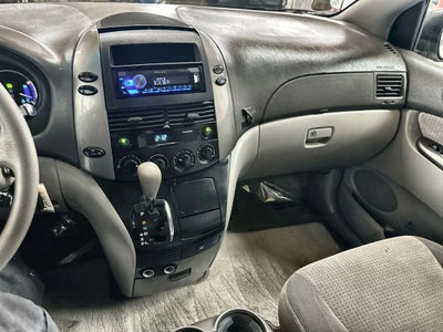 2008 Toyota Sienna LE Minivan 4D