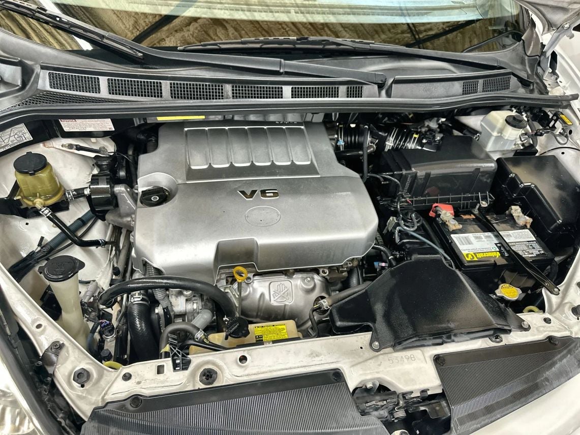 2008 Toyota Sienna LE Minivan 4D