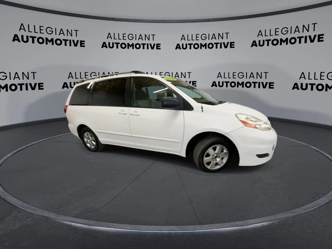 2008 Toyota Sienna LE Minivan 4D