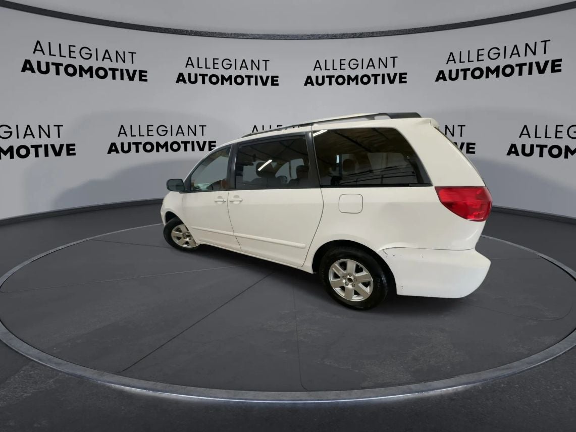 2008 Toyota Sienna LE Minivan 4D