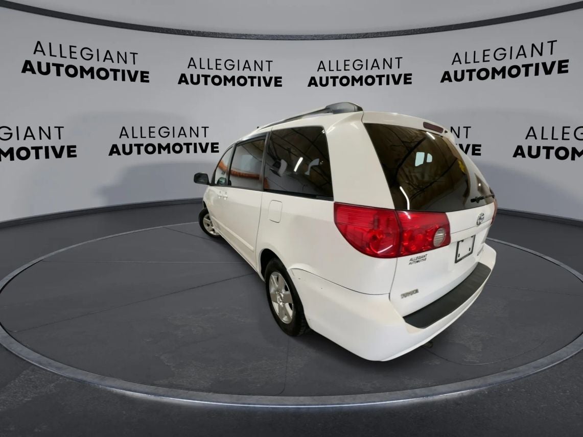 2008 Toyota Sienna LE Minivan 4D