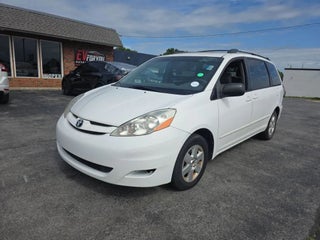 2008 Toyota Sienna LE Minivan 4D