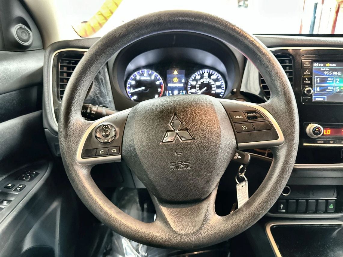 2020 Mitsubishi Outlander ES Sport Utility 4D