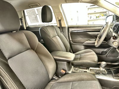 2020 Mitsubishi Outlander ES Sport Utility 4D