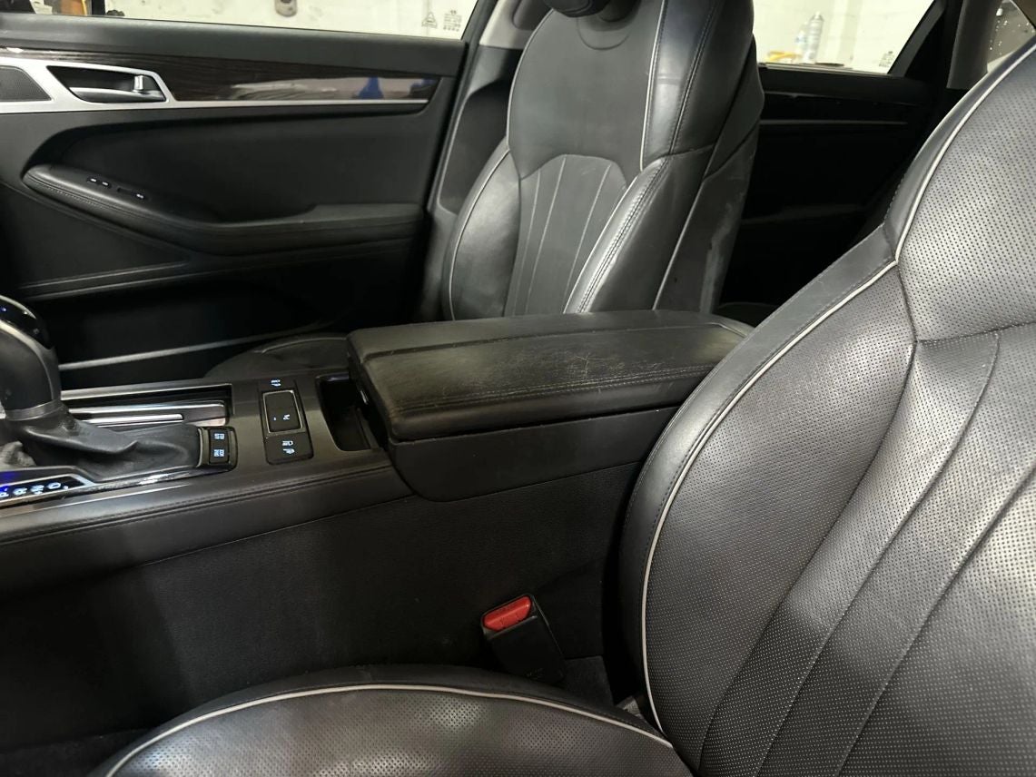 2015 Hyundai Genesis 3.8 Sedan 4D