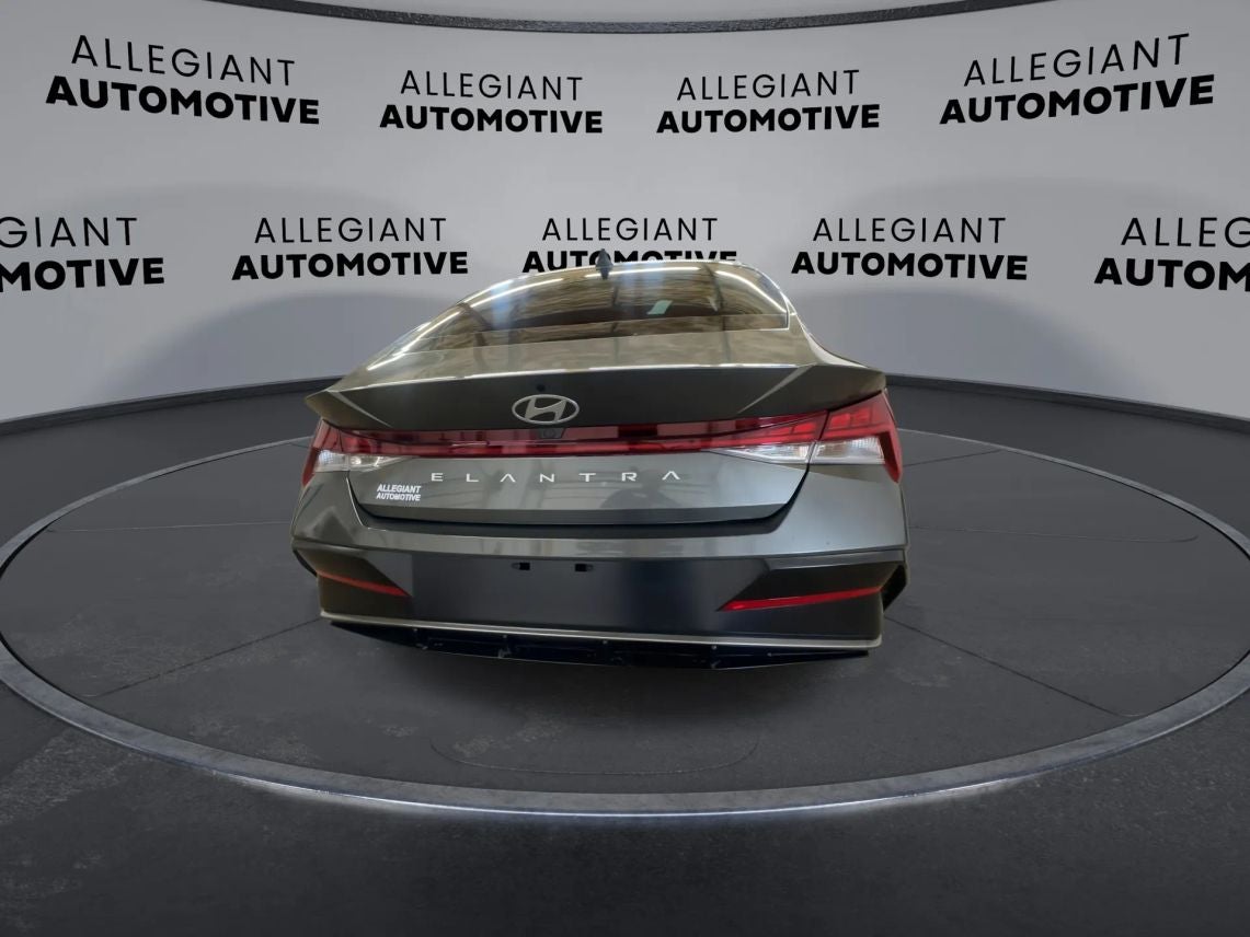2025 Hyundai Elantra Sel